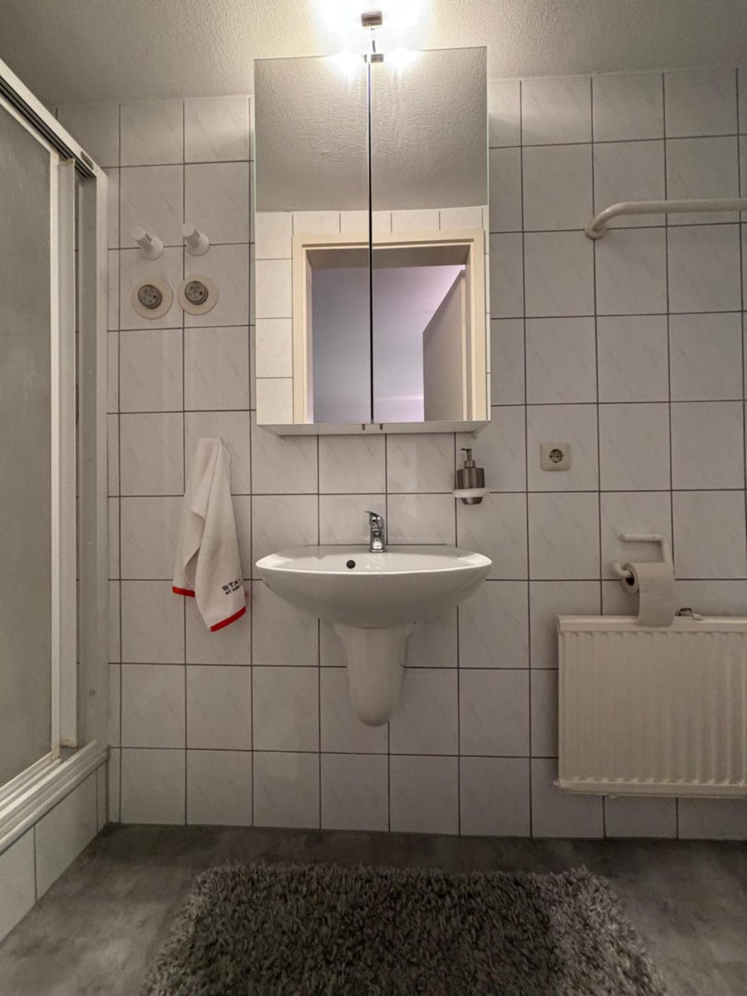 Doppelzimmer In Stuttgart-Birkach - Naehe Musicals Im Si-Zentrum, Messe, Flughafen, Uni Hohenheim Luaran gambar